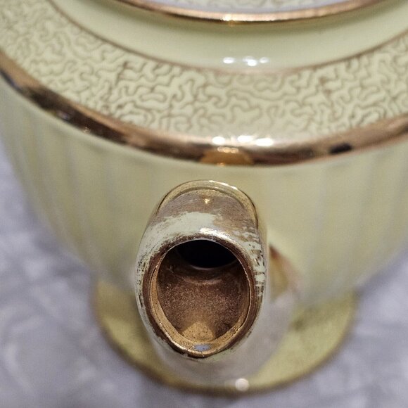 HALL Yellow Pottery Teapot #099S heavy gold trim 6-cup Vtg collectible USA - Picture 8 of 15